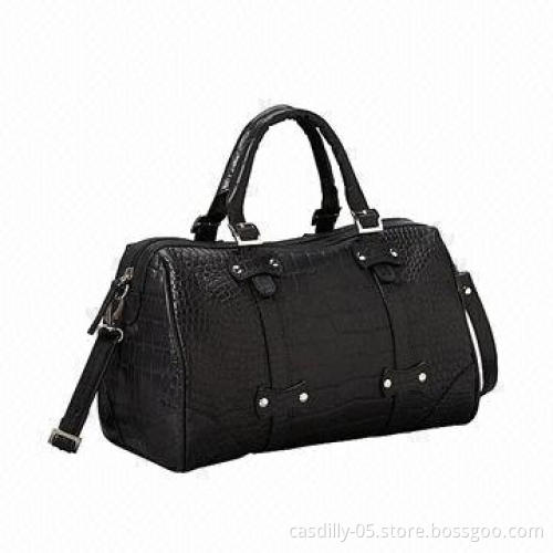 Crossbody bag with zippered closure